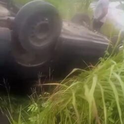 ACIDENTE NA PB-034 QUE LIGA ALHANDRA A MATA REDONDA Carro capota na Ladeira do Acaís