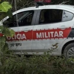 PERSEGUIÇÃO NA PB-008 TERMINA COM VIATURA DA PM COLIDINDO EM ÁRVORE E POLICIAIS FERIDOS