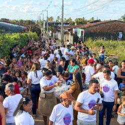 Irmão Beto leva alegria às comunidades de Alhandra com entrega de mais de 2 mil brinquedos
