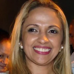 Ex-prefeita de Joca Claudino é presa para cumprir pena de 14 anos