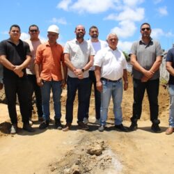 Prefeito Marcelo Rodrigues vistoria construção do novo Mercado Público de Alhandra e acompanha andam...